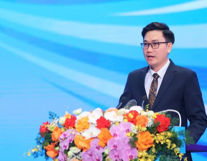 TS. Vũ Hoài Nam – Giảng viên trẻ PTIT phát biểu tại Lễ kỷ niệm 80 năm ngành Bưu chính Viễn thông, 66 năm ngành Khoa học & Công nghệ và Đại hội Thi đua yêu nước lần thứ I